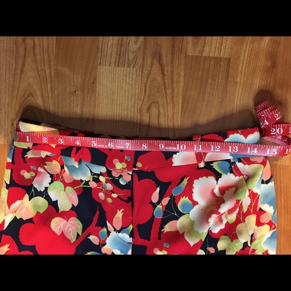 LOFT Ann Taylor Floral Capri Pants - Picture 5 of 7
